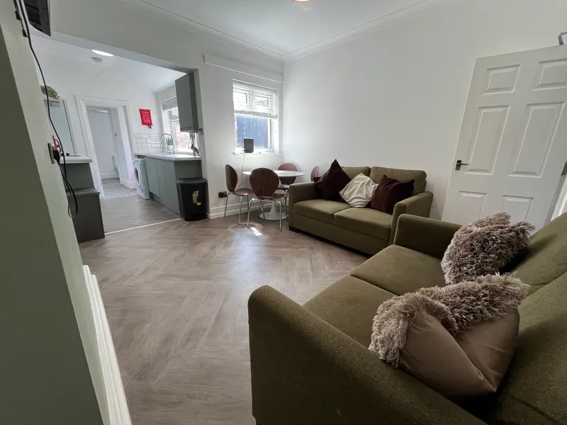 West End // Modern 4 Bed House // JUL 2026 - Thumbnail 1